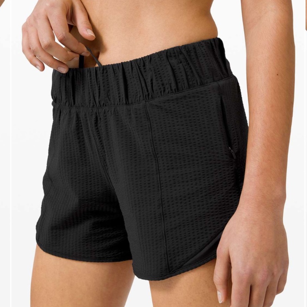Lululemon high rise shorts 4” - seersucker